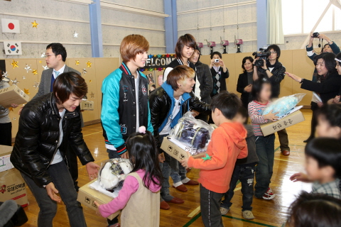 SHINeeが札幌の児童養護施設を訪問の画像