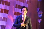 甘い歌声でファンを魅了させるPark Shin Yang